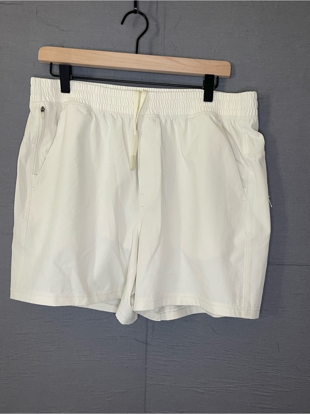 VRST Men’s L Cream Entwine Running Training Shorts 7" Inseam Lined Quick Dry